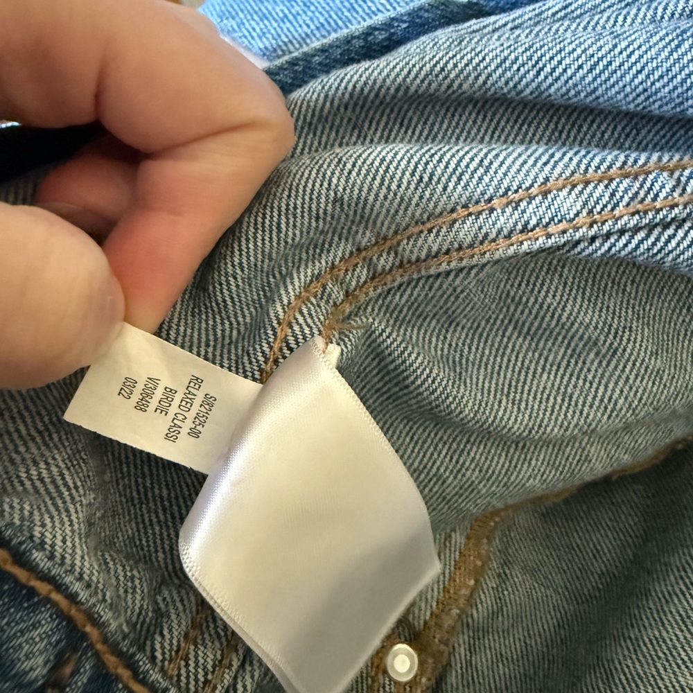 Old Navy Women’s Relaxed Fit Denim Jacket Size Medium - Picture 6 of 7
